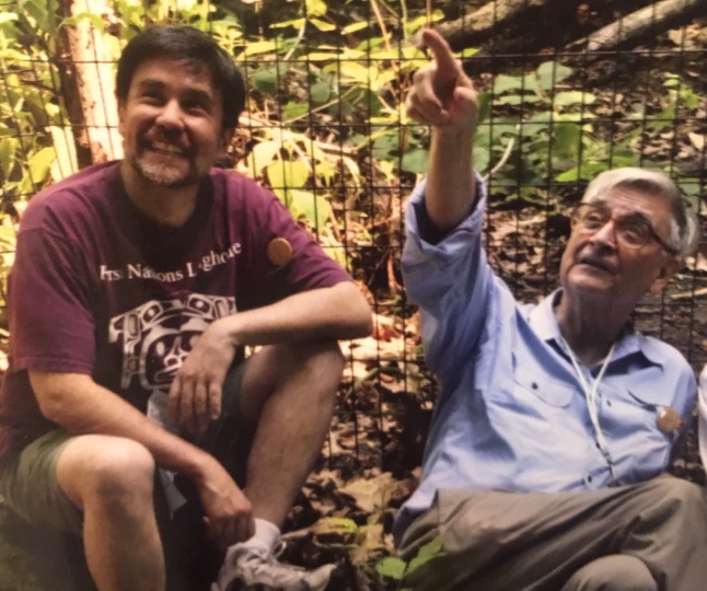 Image of E.O. Wilson and Dennis Liu.