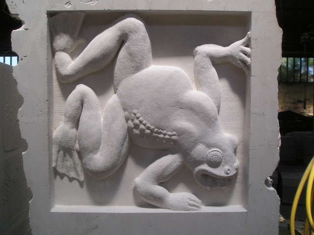 Sculpture of the extinct gastric-brooding frog.