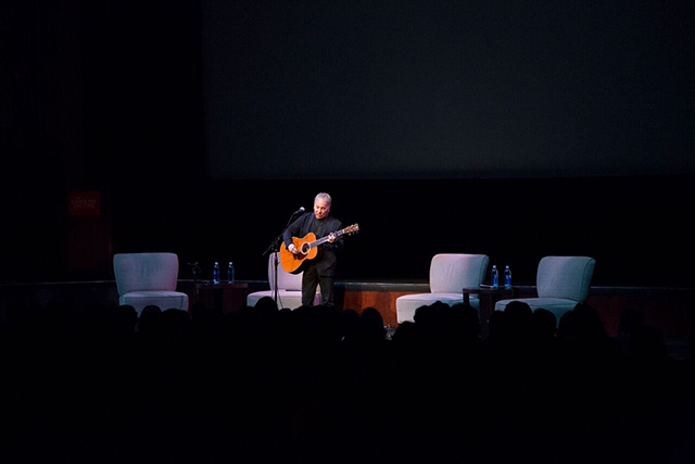 Image of Paul Simon performing during Biodiversity Days.