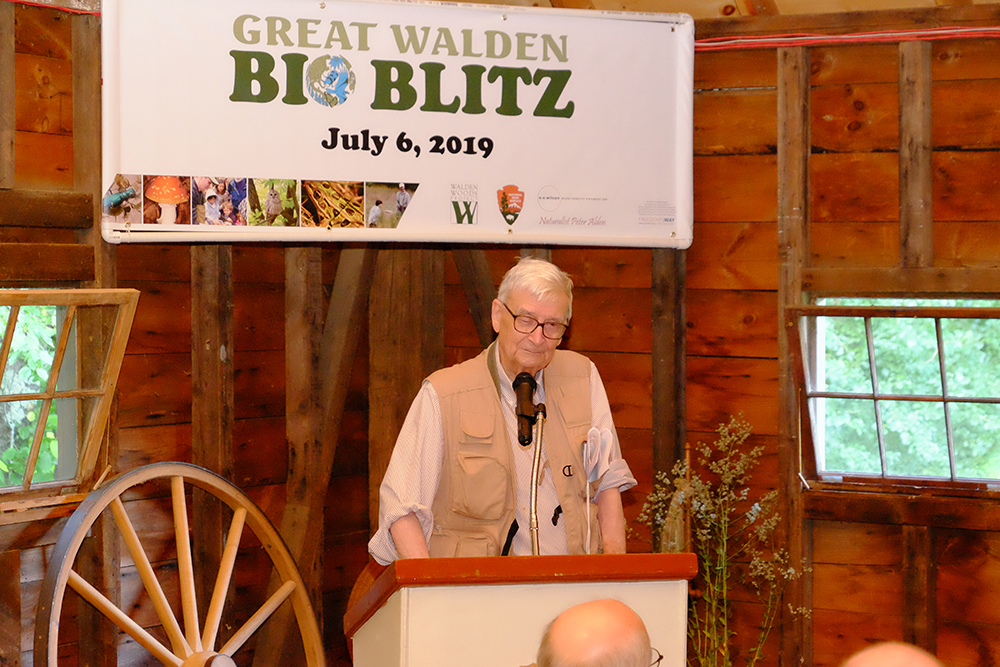 Image of E.O. Wilson speaking at the Great Walden Bio Blitz on July 6, 2019.