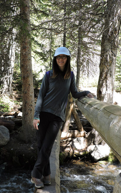 Imagine of Zhenzhen Chen next to a log.