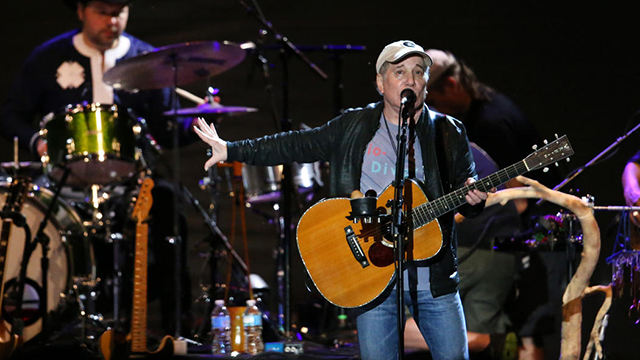 Photograph by Chris Sweda / Chicago Tribune. Image of Paul Simon. Chicago, IL concert. June 15, 2017.